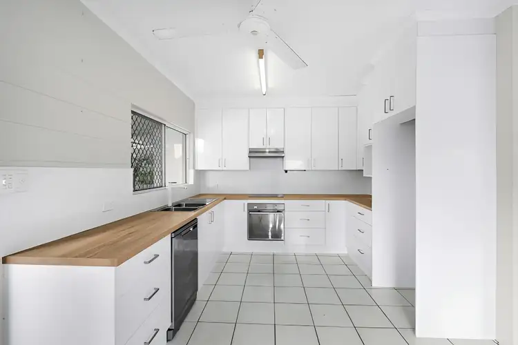 12 Henderson Close, Kanimbla QLD 4870