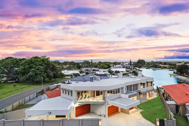 62 Alec Avenue, Mermaid Waters QLD 4218