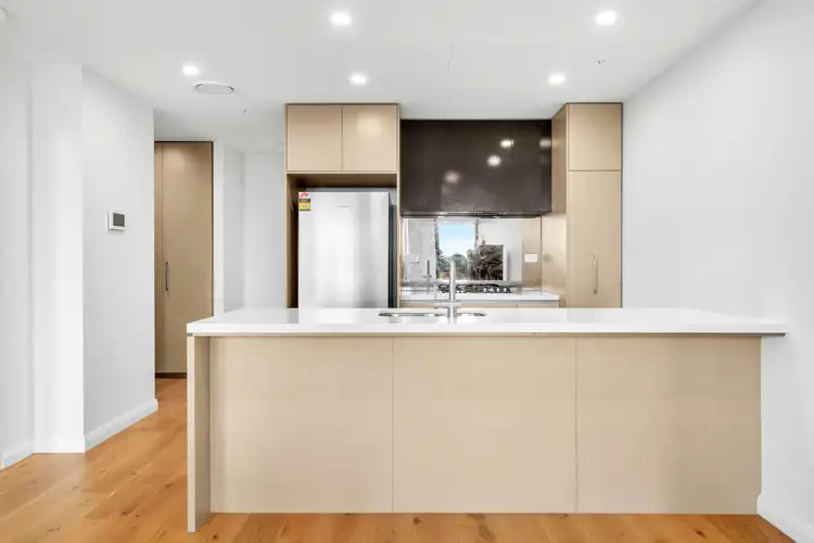907/32 Civic Way