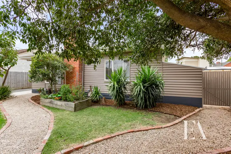 16 Robertson Street, Thomson VIC 3219