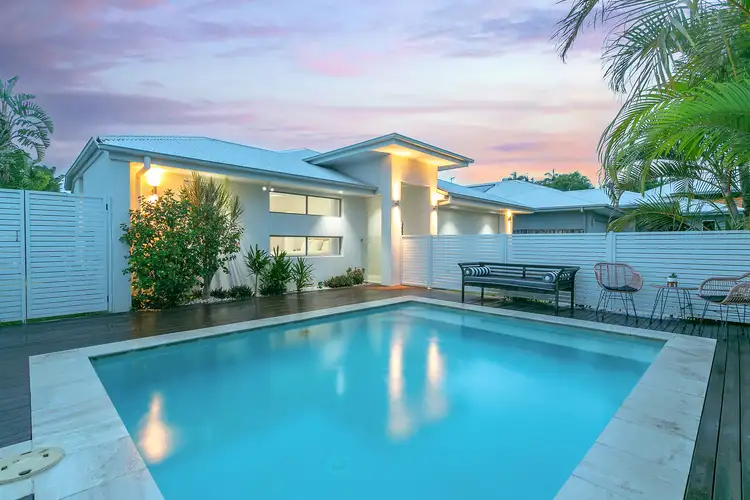8 Sunbird Court, Elanora QLD 4221