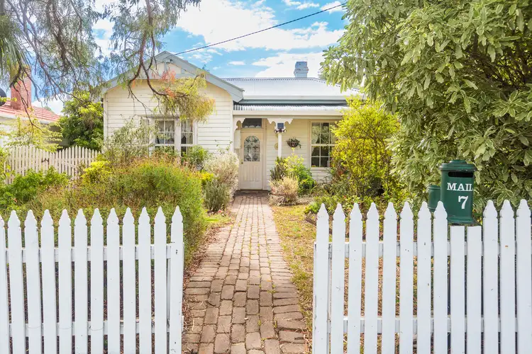 7 Knoll Street