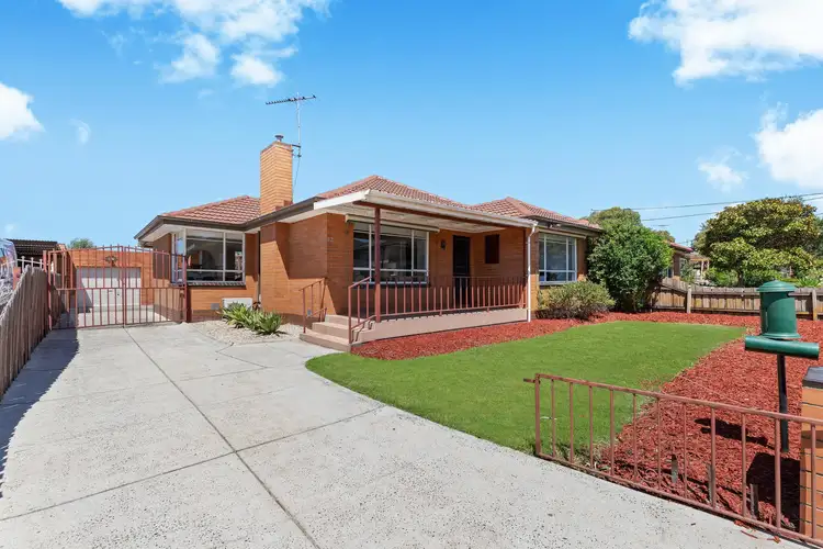 12 Stradbroke Drive, St Albans VIC 3021
