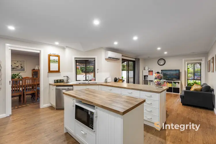Fifth view of Homely house listing, 2 Miriam Drive, Yarra Glen VIC 3775