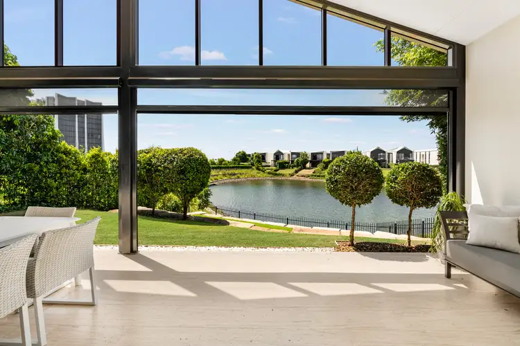 4 Sanctuary Court, Mermaid Waters QLD 4218
