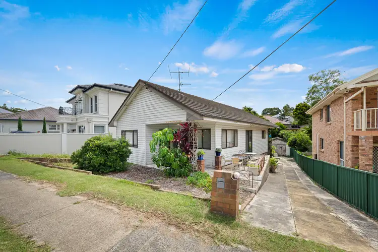11 Macquarie Road, Earlwood NSW 2206