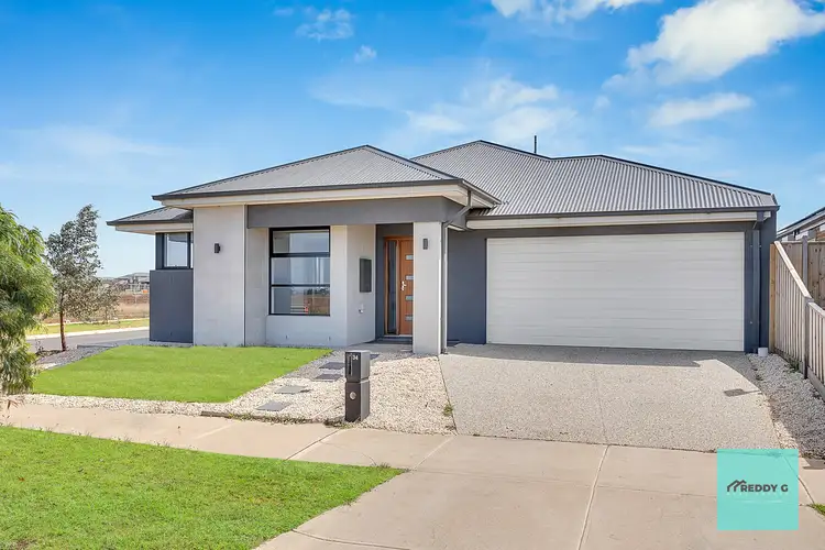 34 Courtenay Promenade