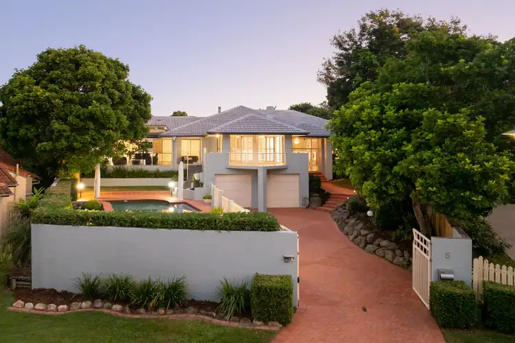 5 Rees Way, Brookfield QLD 4069