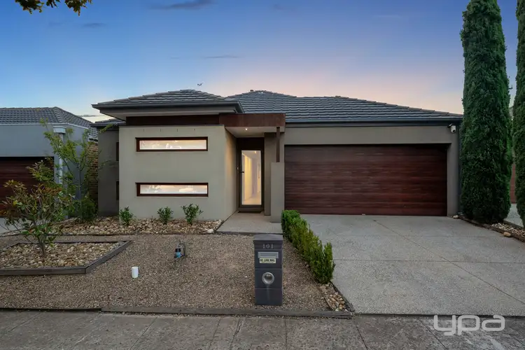 101 Oakview Parade, Caroline Springs VIC 3023