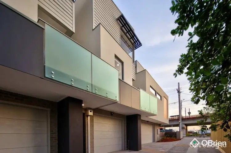 Main view of Homely townhouse listing, 10 Greene Lane, Carrum VIC 3197