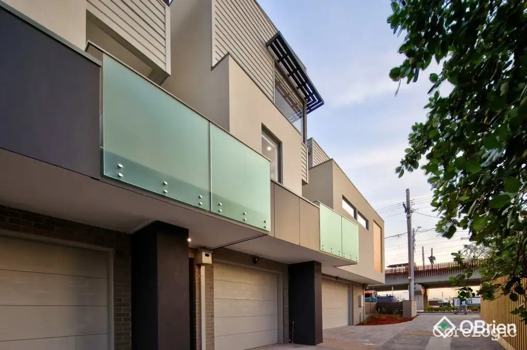 Main view of Homely townhouse listing, 10 Greene Lane, Carrum VIC 3197