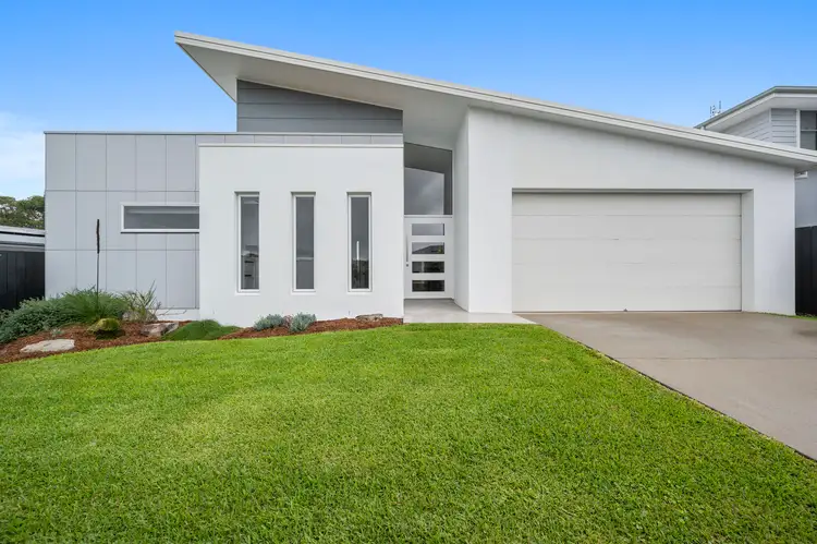 21 Watergum Close, Sapphire Beach NSW 2450