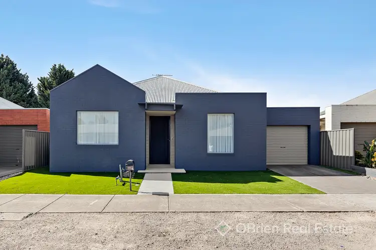 7 Doyle Lane, Caroline Springs VIC 3023