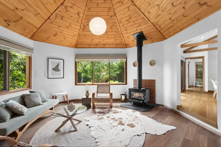 6 Swiss Mount Avenue, Hepburn Springs VIC 3461