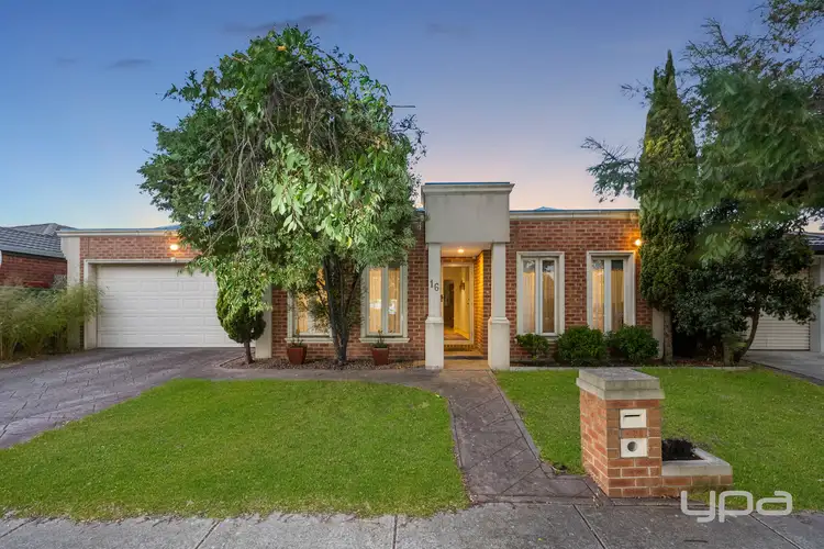 16 Saxby Court, Burnside VIC 3023