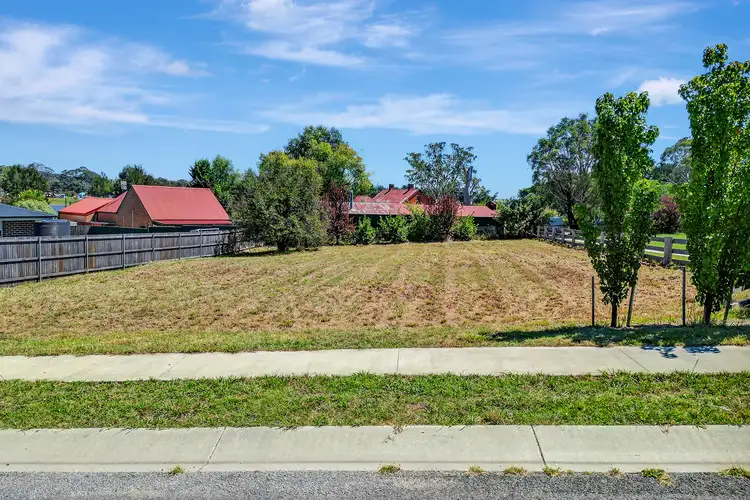 2 Green Avenue, Gunning NSW 2581