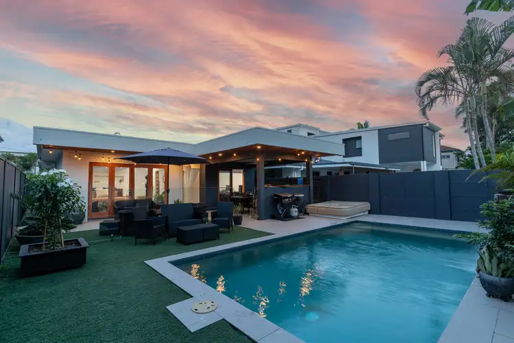 102 Dolphin Avenue, Mermaid Beach QLD 4218