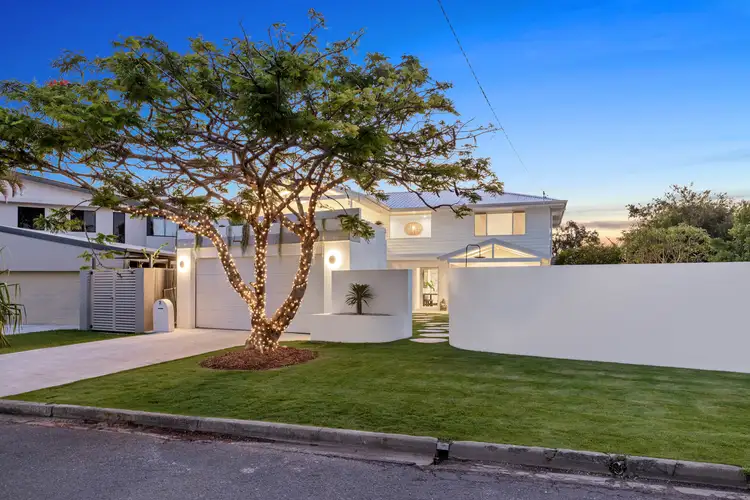 2 Barwon Street, Burleigh Waters QLD 4220