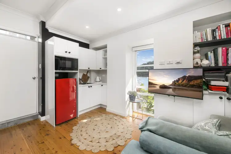 2/76A Brooklyn Road