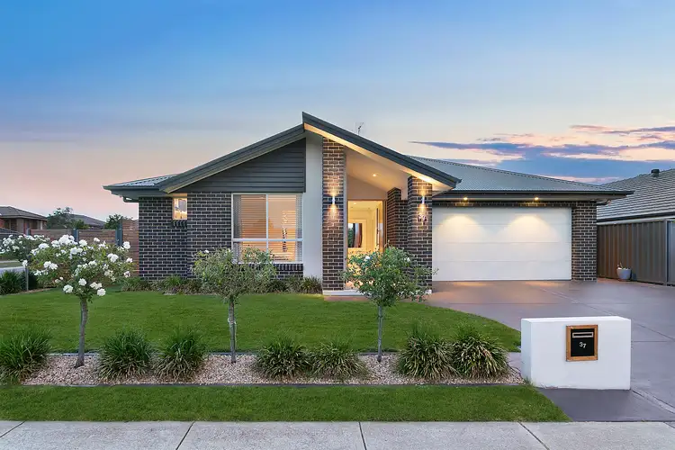 37 Voyager Street, Wadalba NSW 2259