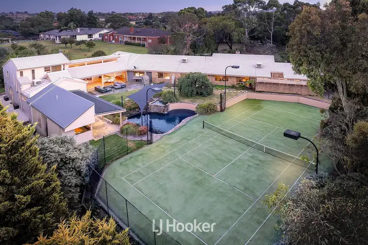 17-18 Carolyn Close, Narre Warren North VIC 3804