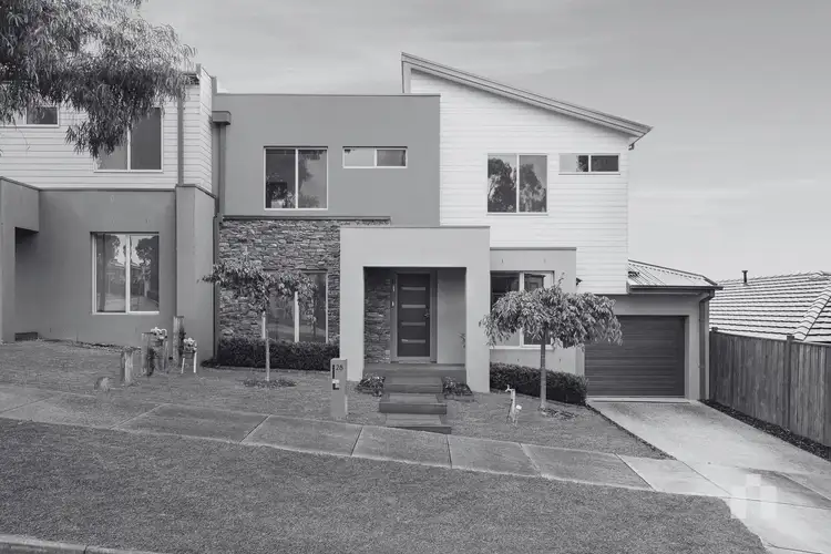 28 Tooradin Crescent, Doreen VIC 3754