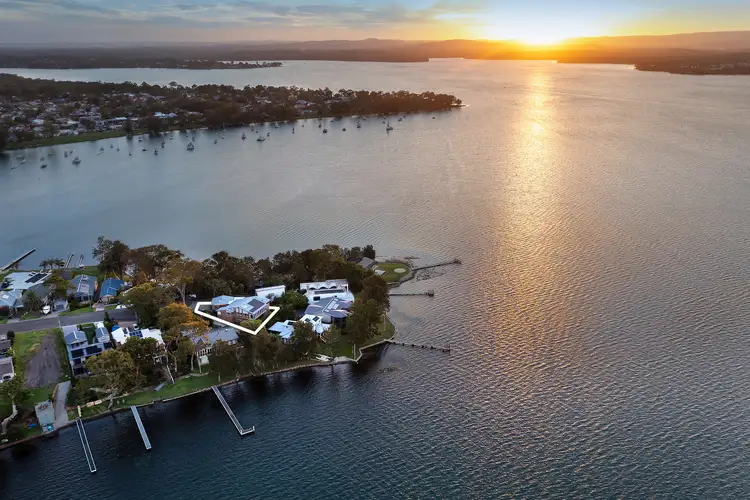 67 Gordon Avenue, Summerland Point NSW 2259