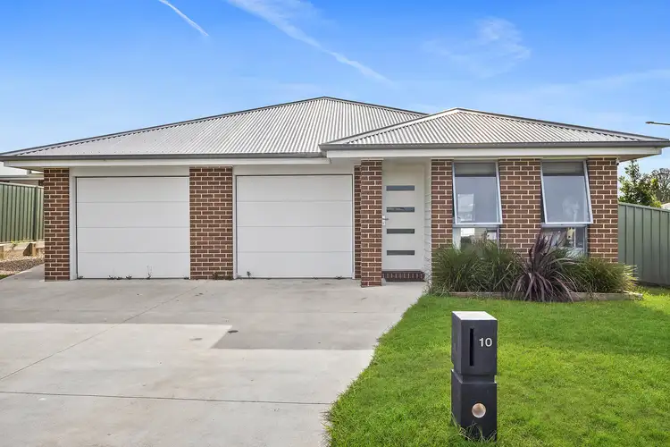 10 & 10a Bendigo Circuit, Nowra NSW 2541