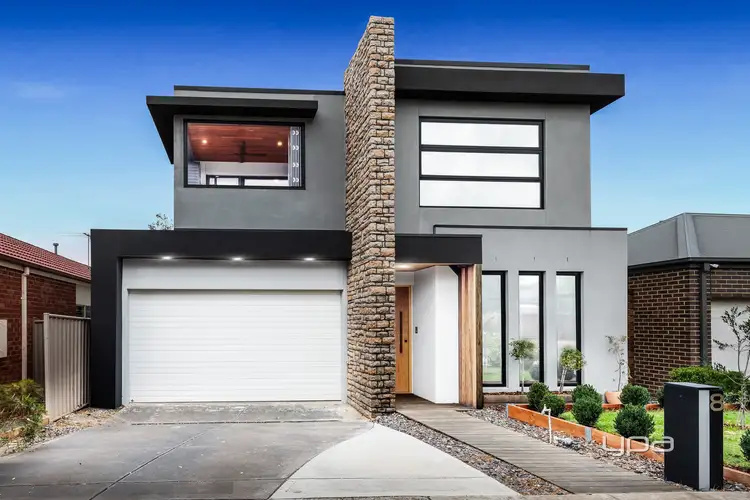 8 Braeside Walk, Caroline Springs VIC 3023