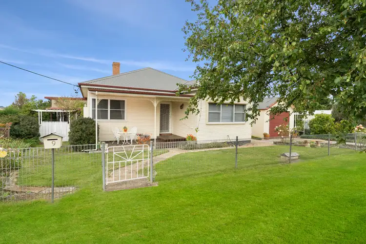 9 Carr Street, Crookwell NSW 2583