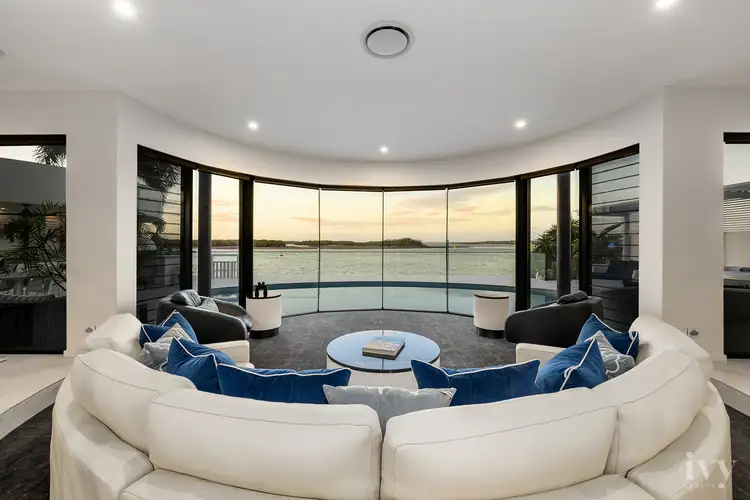 1 Knightsbridge Parade West, Sovereign Islands QLD 4216