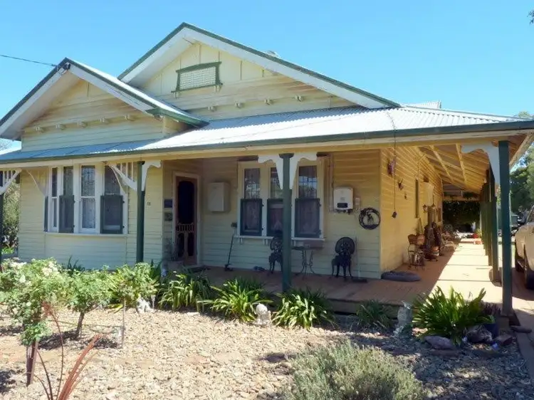 16 Waugh Street