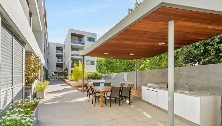 29/20 Rowe Avenue