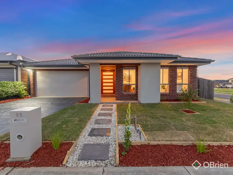 35 Hartland Drive, Cranbourne North VIC 3977