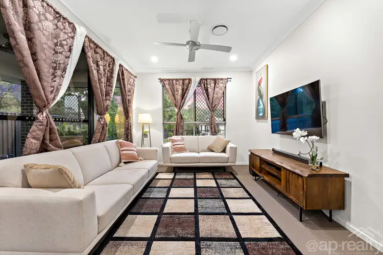16 Suffolk Place, Pallara QLD 4110