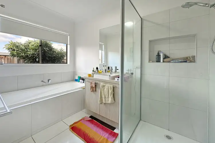 Sixth view of Homely house listing, 9 Redleaf Avenue, Warragul VIC 3820