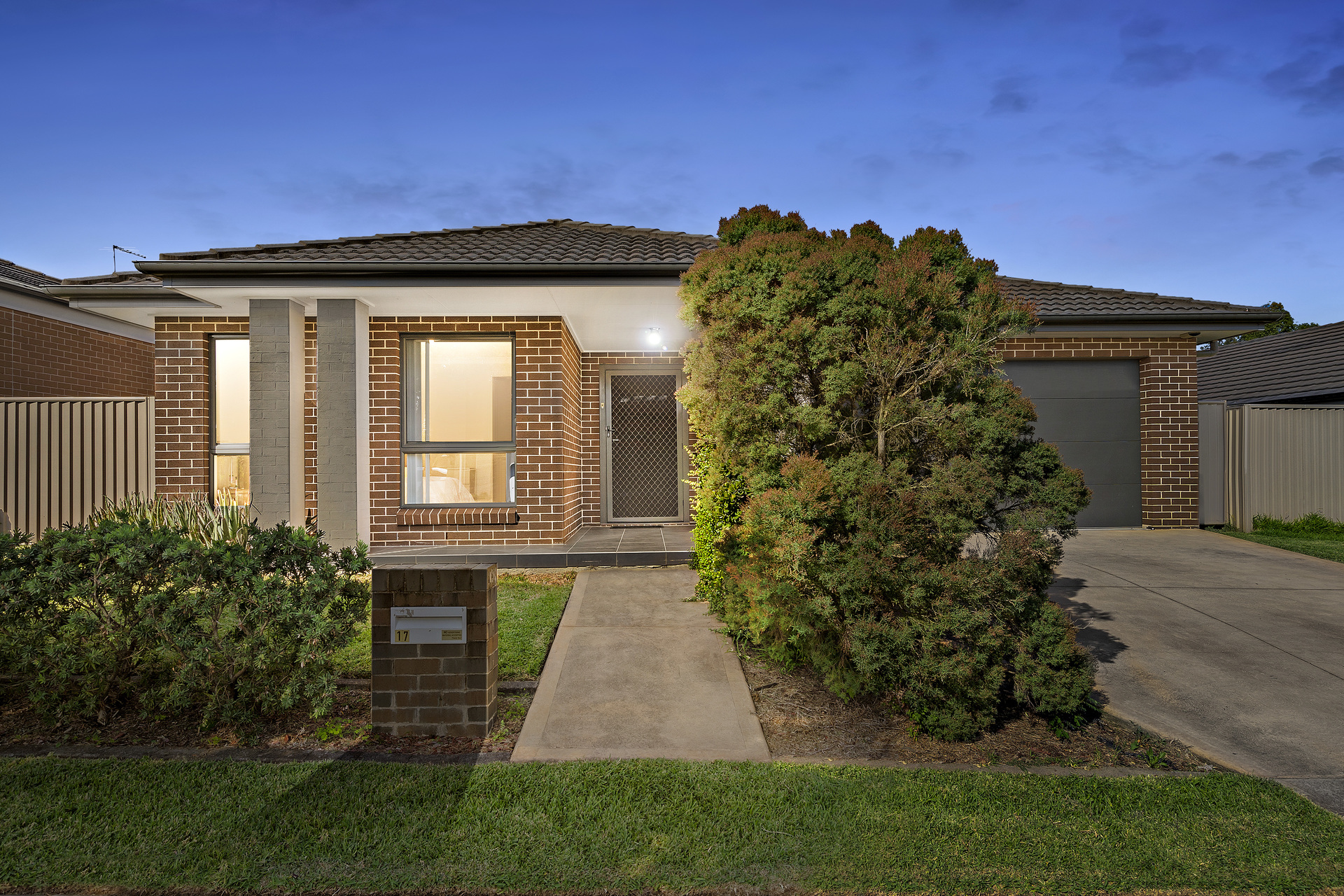 17 Patanga Crescent, Jordan Springs NSW 2747
