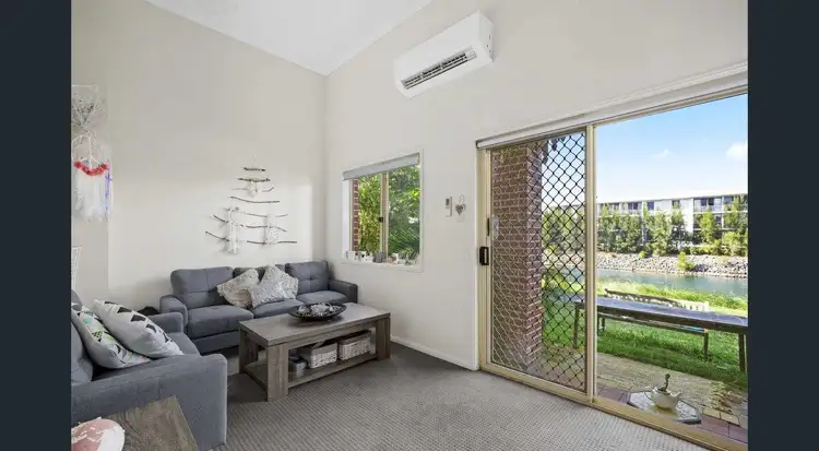 32/100 Racecourse Drive