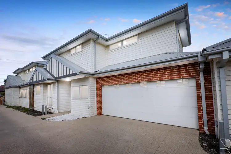 2/8 Corrigan Avenue, Brooklyn VIC 3012