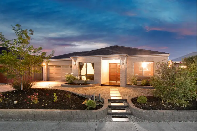6 Flack Way, Cranbourne North VIC 3977