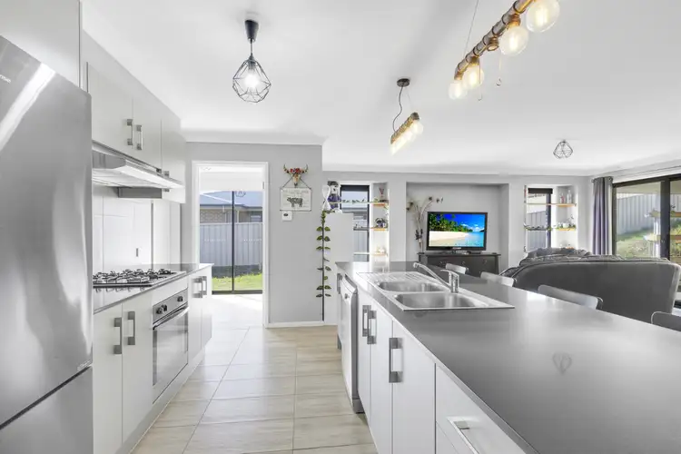 54 Jindalee Crescent, Nowra NSW 2541