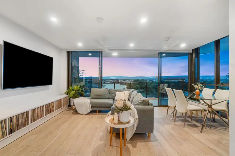 809/266 Stanhill Drive, Chevron Island QLD 4217