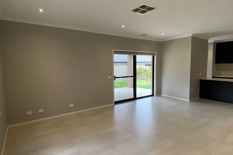 Fifth view of Homely house listing, 6 Acacia Court, Mckenzie Hill VIC 3451