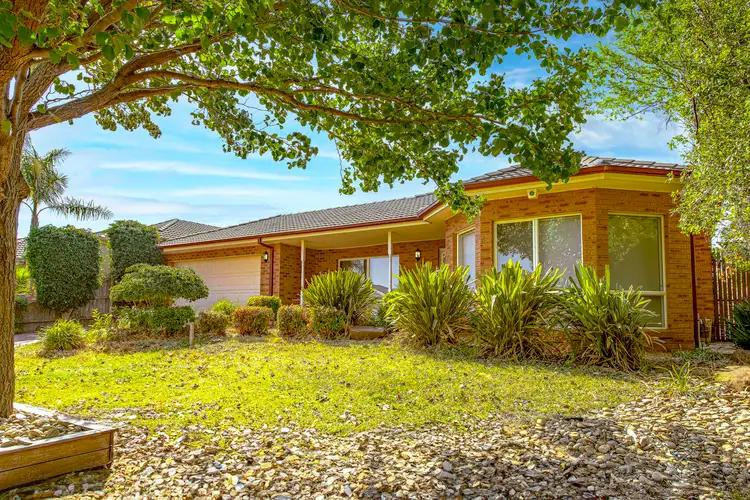 21 Flagstaff Lane, Taylors Hill VIC 3037
