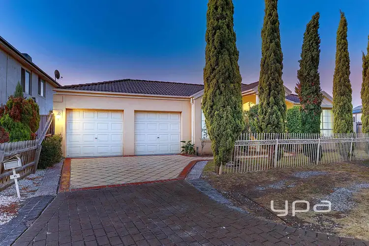 11 Oakbank Court, Roxburgh Park VIC 3064