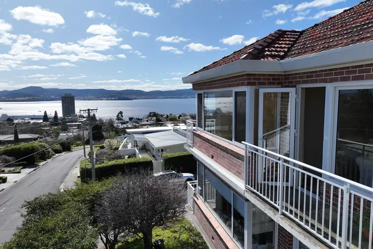 3/8 Binney Court