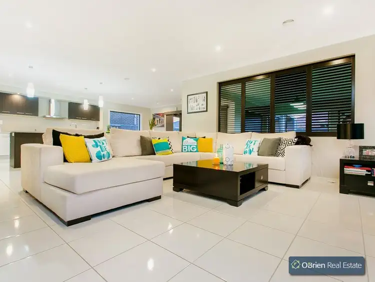 Fourth view of Homely house listing, 6 Faringdon Crescent, Cranbourne North VIC 3977
