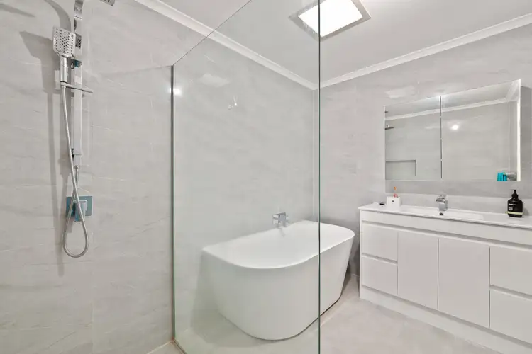 Third view of Homely townhouse listing, 5/90 Edgars Road, Thomastown VIC 3074