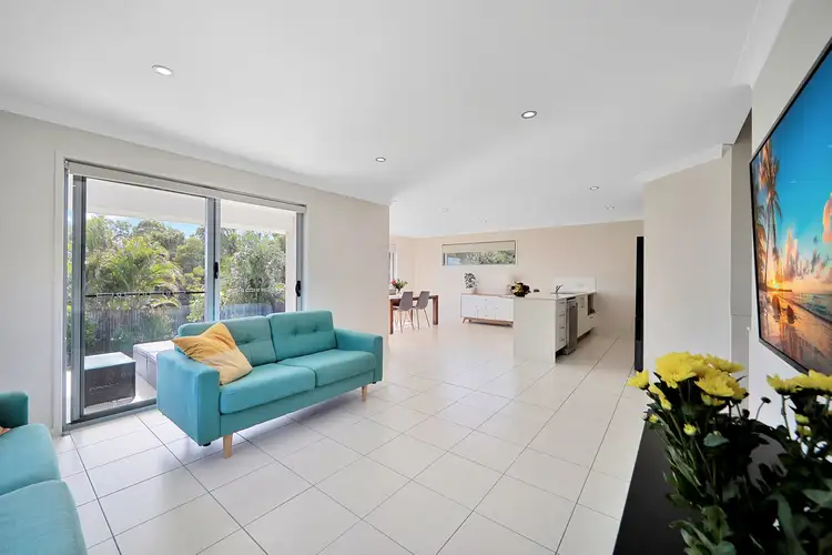 16 Steel Street, Nikenbah QLD 4655