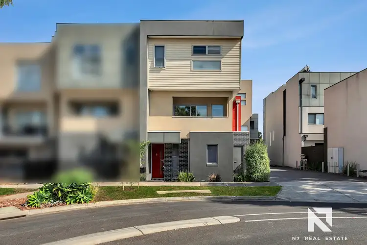 1/18 Lorimer Street, Caroline Springs VIC 3023